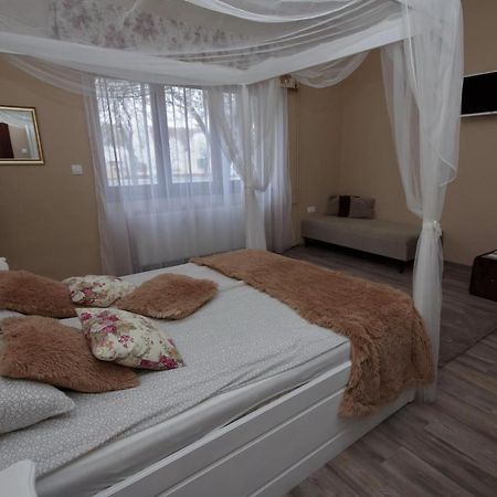 Villa Rusztika Gyula Buitenkant foto