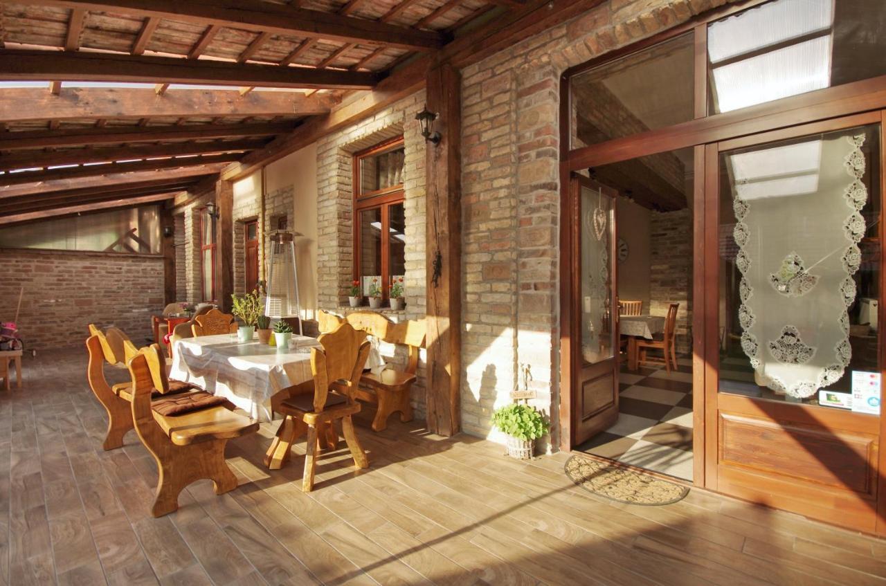 Villa Rusztika Gyula Buitenkant foto