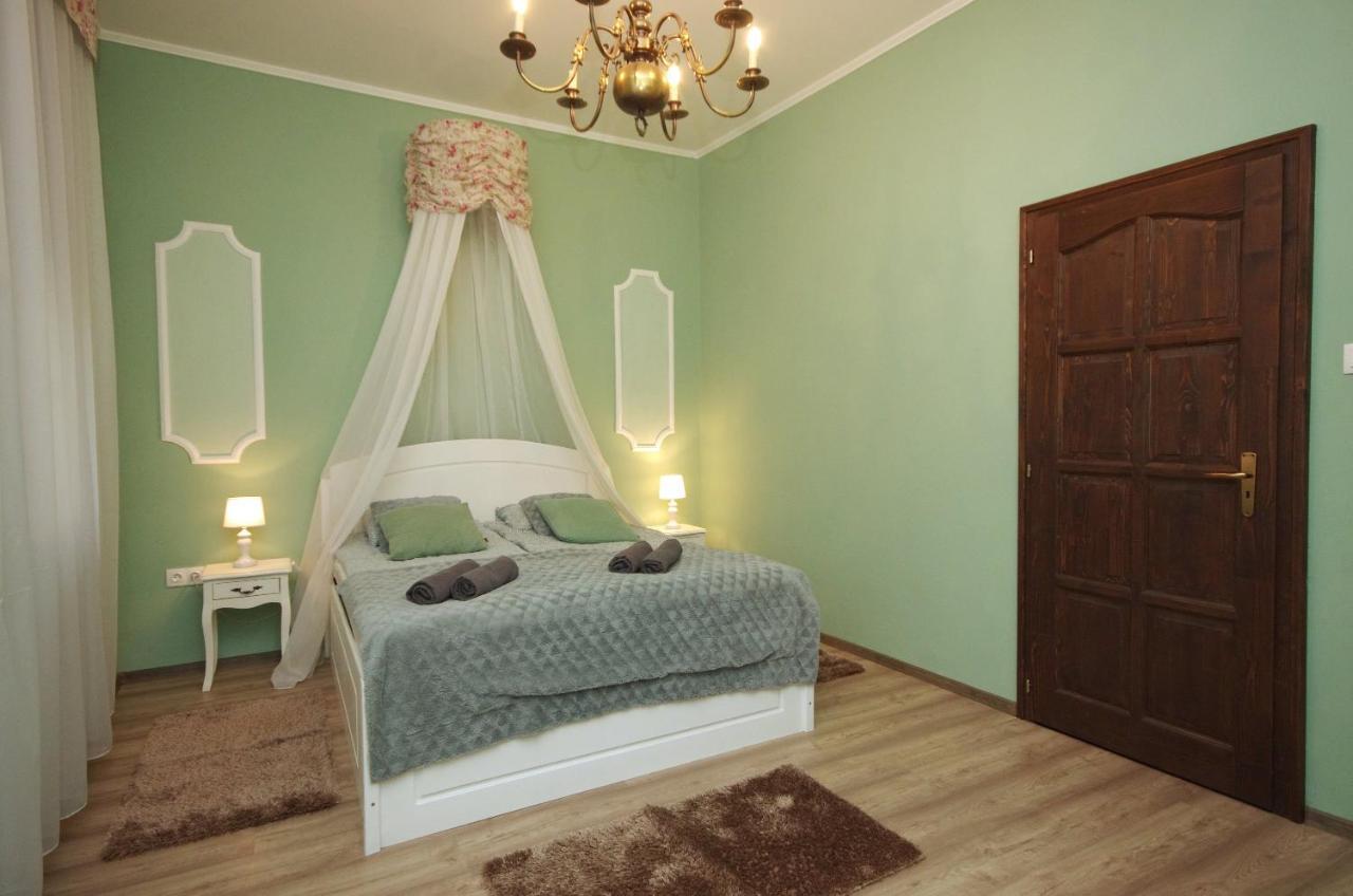Villa Rusztika Gyula Buitenkant foto