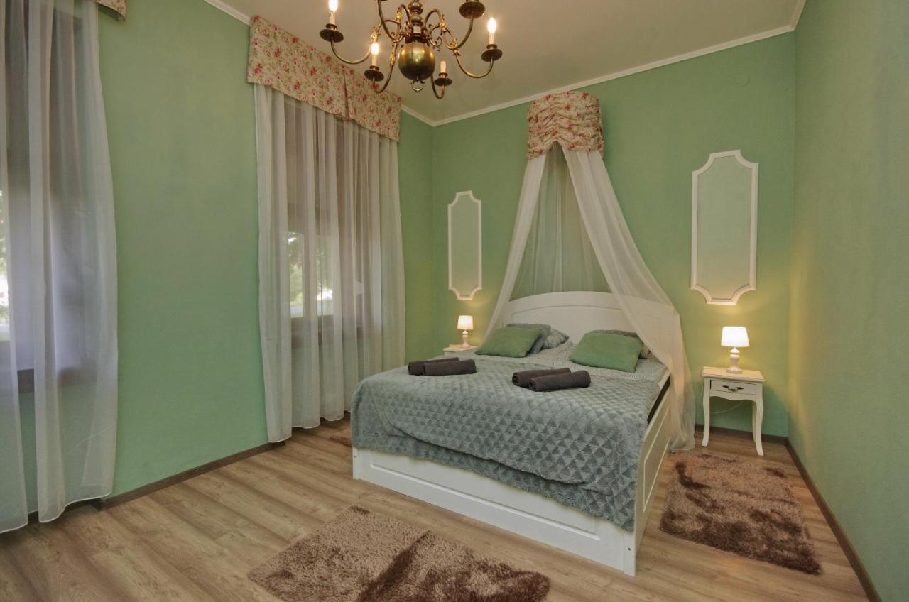 Villa Rusztika Gyula Buitenkant foto