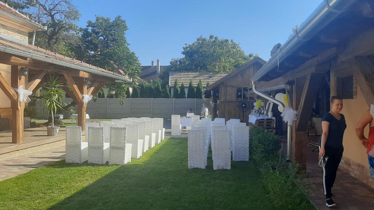Villa Rusztika Gyula Buitenkant foto