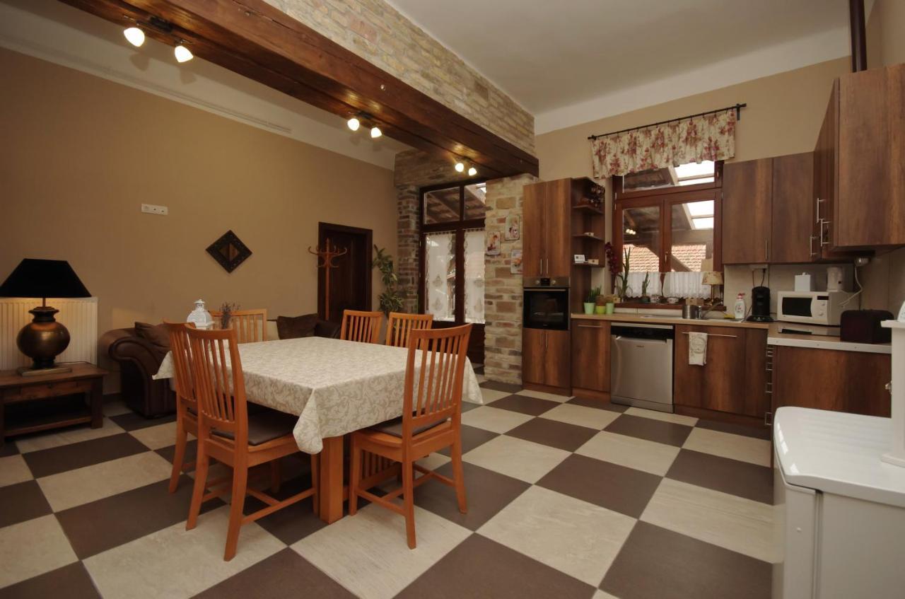 Villa Rusztika Gyula Buitenkant foto