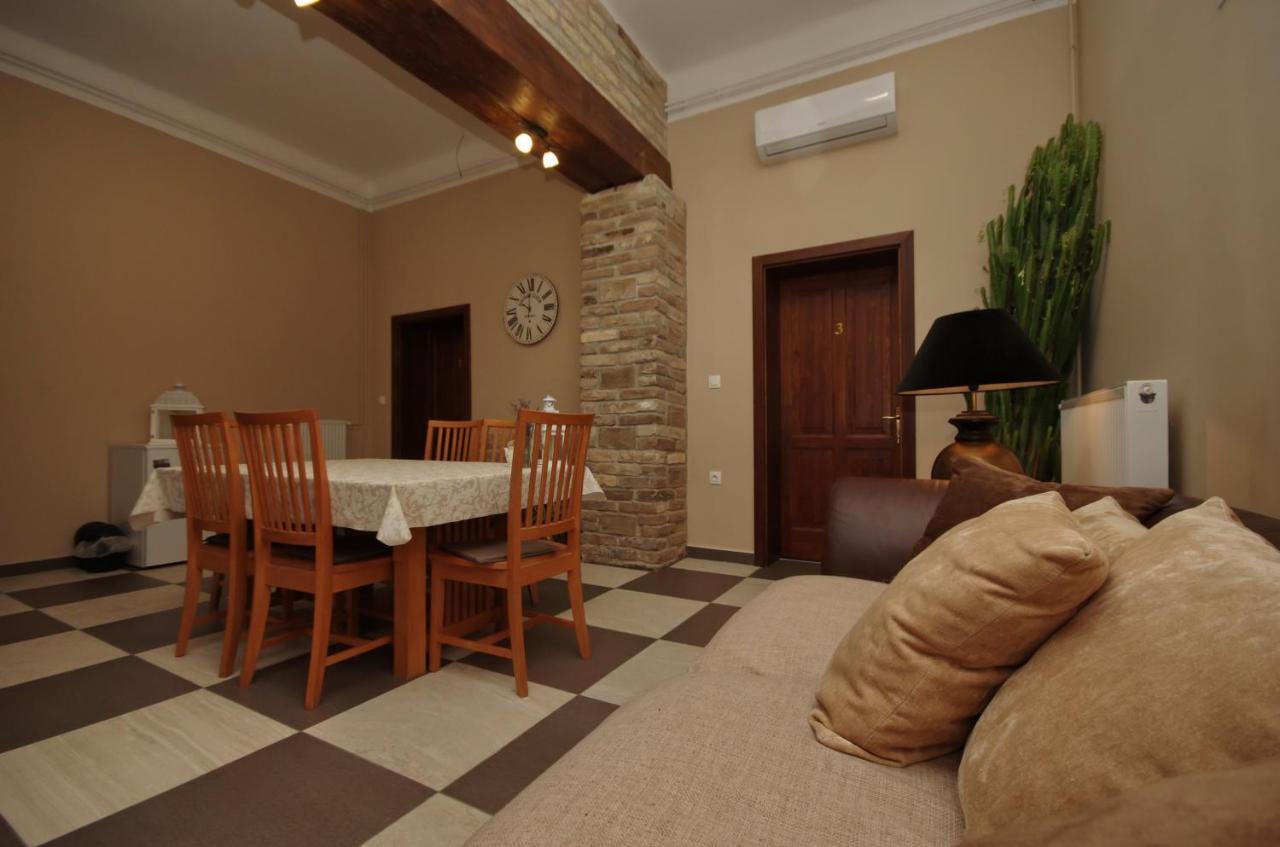 Villa Rusztika Gyula Buitenkant foto